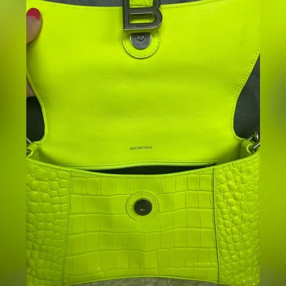 SOLD🖤🤍BALENCIAGA downtown shoulder bag - Picture 8 of 9